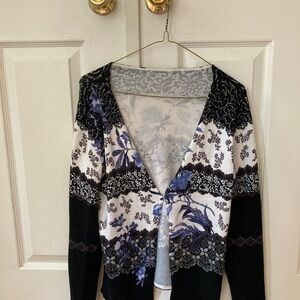 Soft long sleeved sweater with floral design